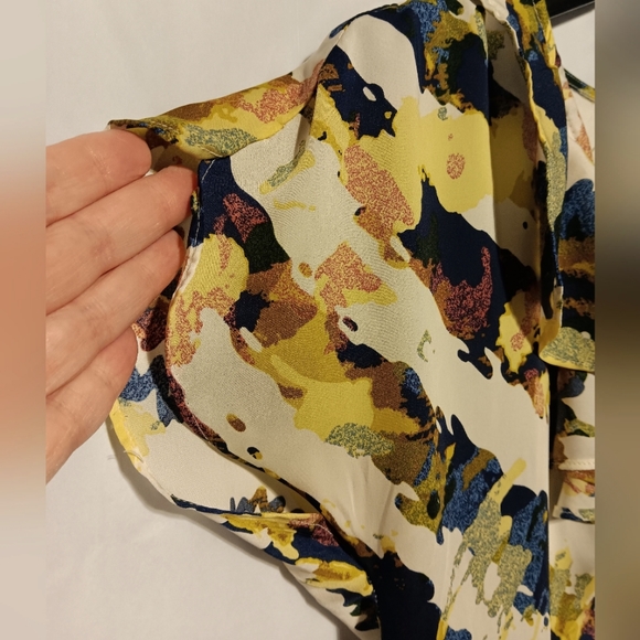 Daisy Fuentes EUC Women's V-neck Ruffle Blouse, Small, Cap Sleeve - Picture 4 of 8